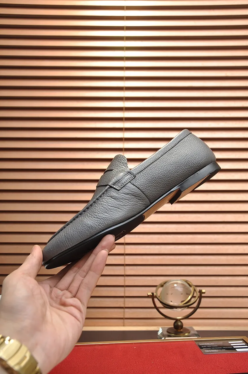 Men's shoes 💰520💶【GUCCI】 (High-end Niuli) New 🍀Gucci* - top version Gucci Peas shoes! Made of imported original cowhide, the inner top layer is comfortable cowhide lining! Original wear-resistant rubber outsole! High quality products! Code number 38-44!